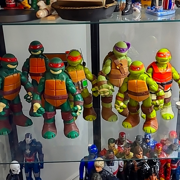7 Ninja Turtles Action Figures - Picture 1 of 3